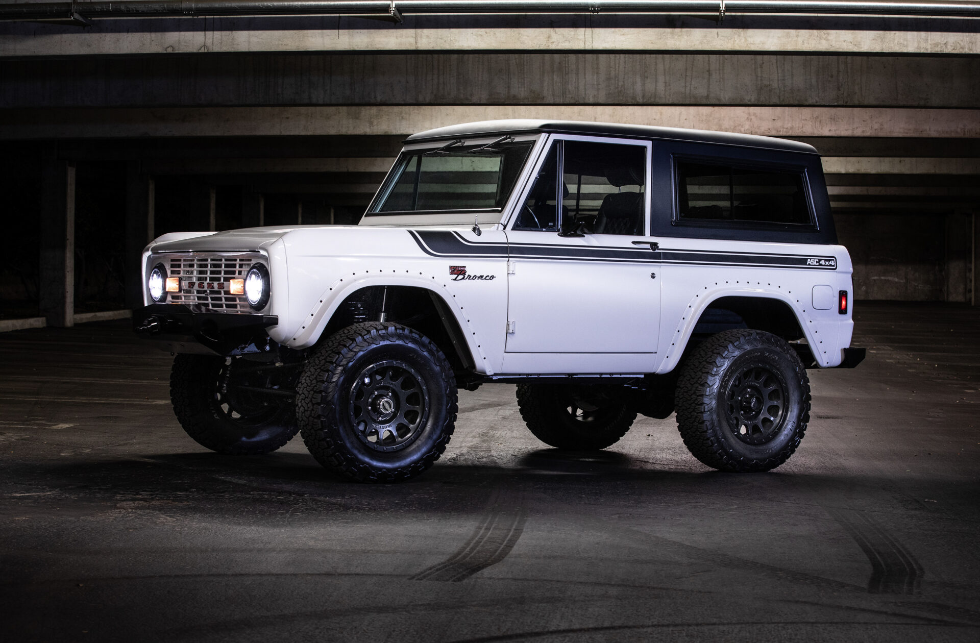 1969 Alpine White Classic Ford Bronco - asc4x4.com